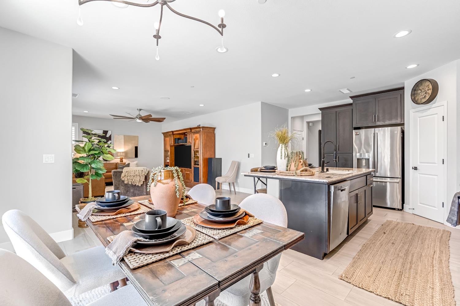 4369 Horizon Dr, Madera, CA 93636