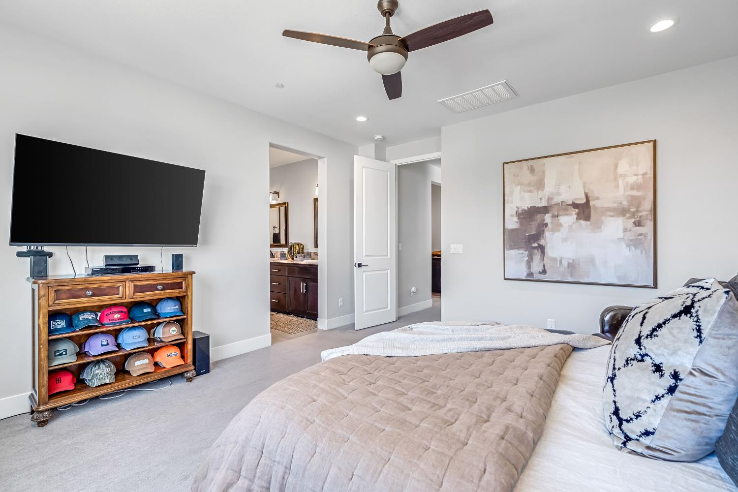 4369 Horizon Dr, Madera, CA 93636