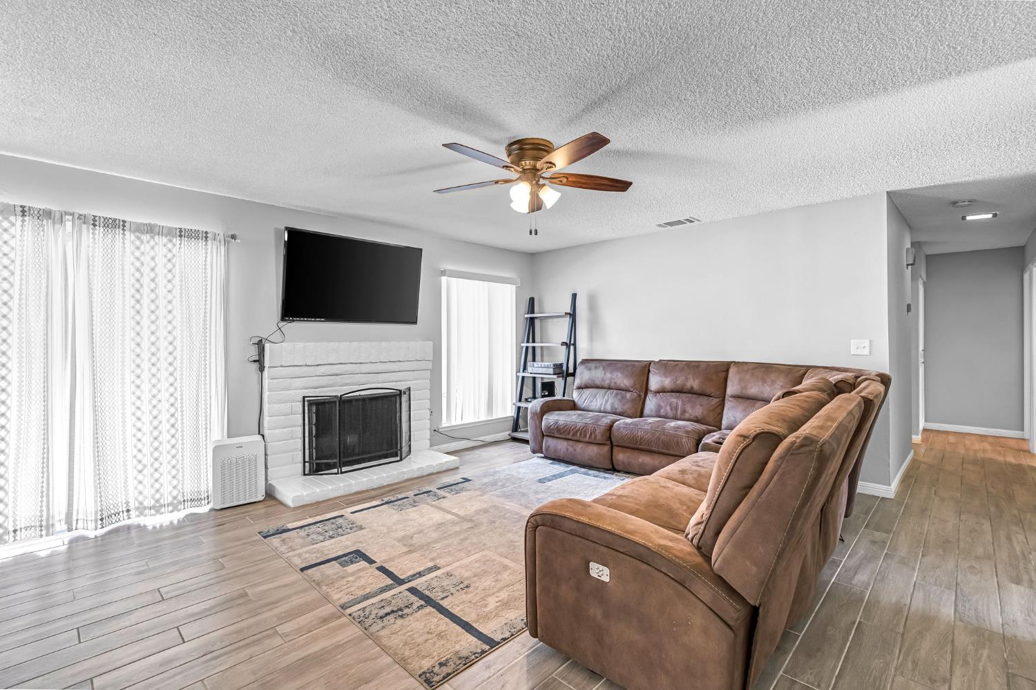 2123 S Winery Ave, Fresno, CA 93725