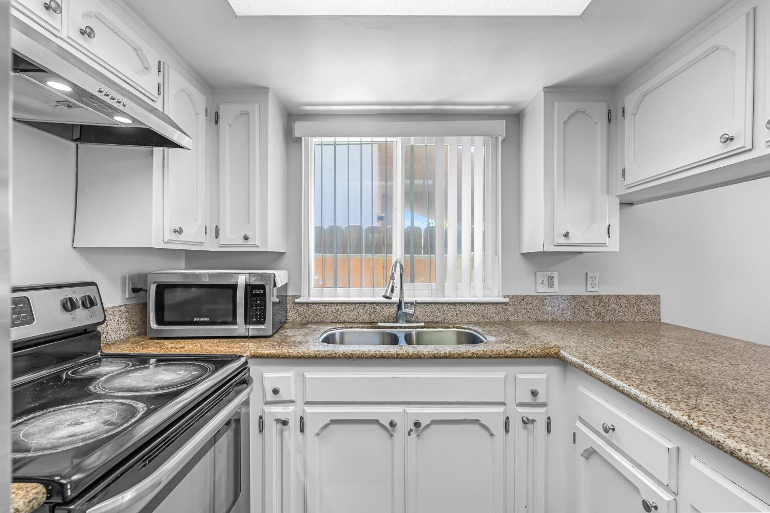 2123 S Winery Ave, Fresno, CA 93725