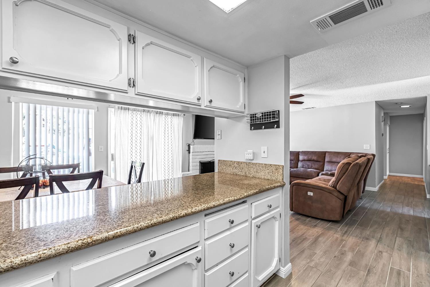 2123 S Winery Ave, Fresno, CA 93725