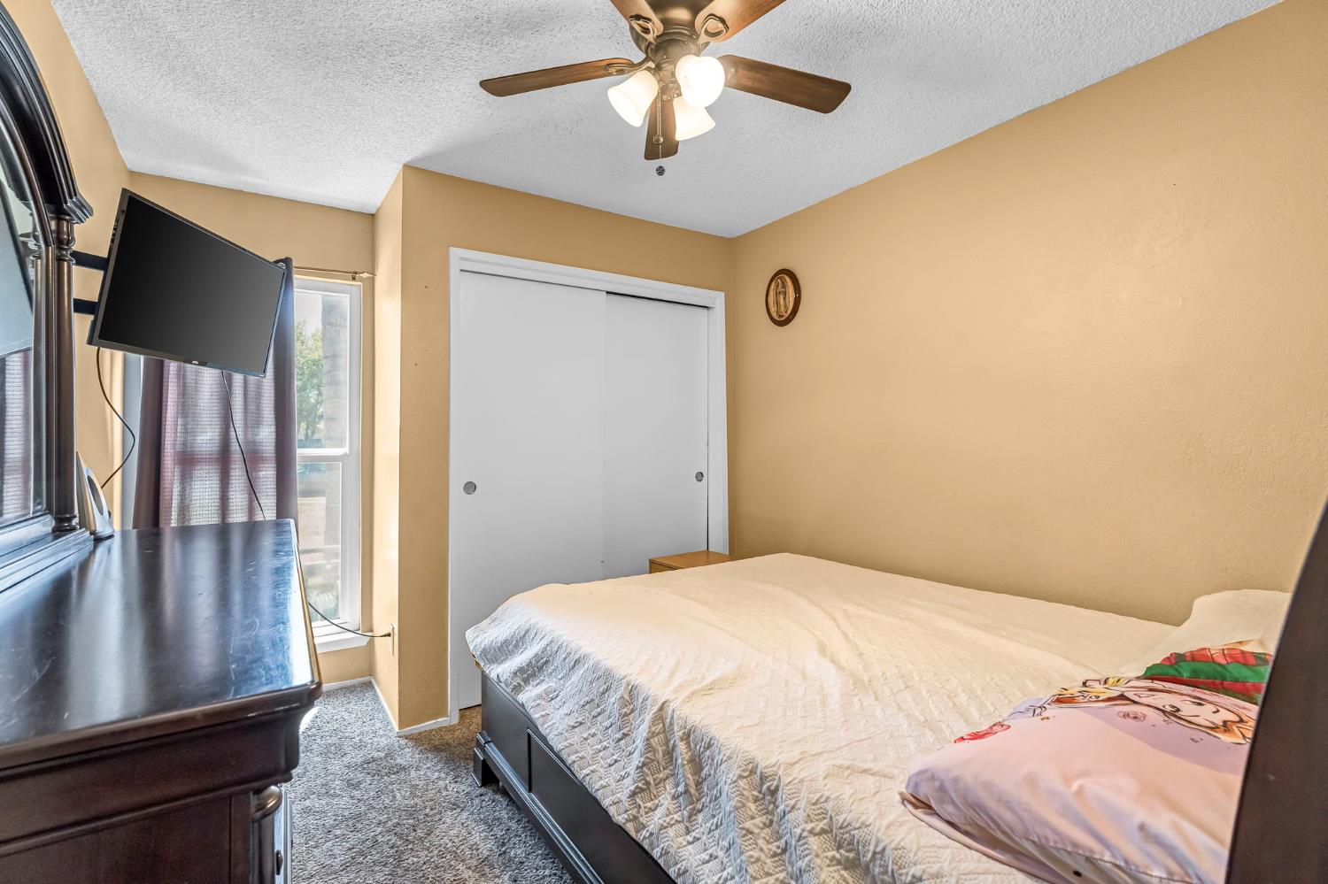 2123 S Winery Ave, Fresno, CA 93725