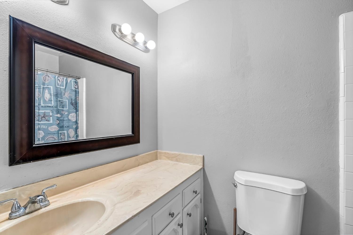 2123 S Winery Ave, Fresno, CA 93725