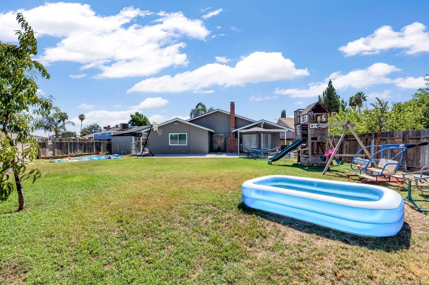 2123 S Winery Ave, Fresno, CA 93725