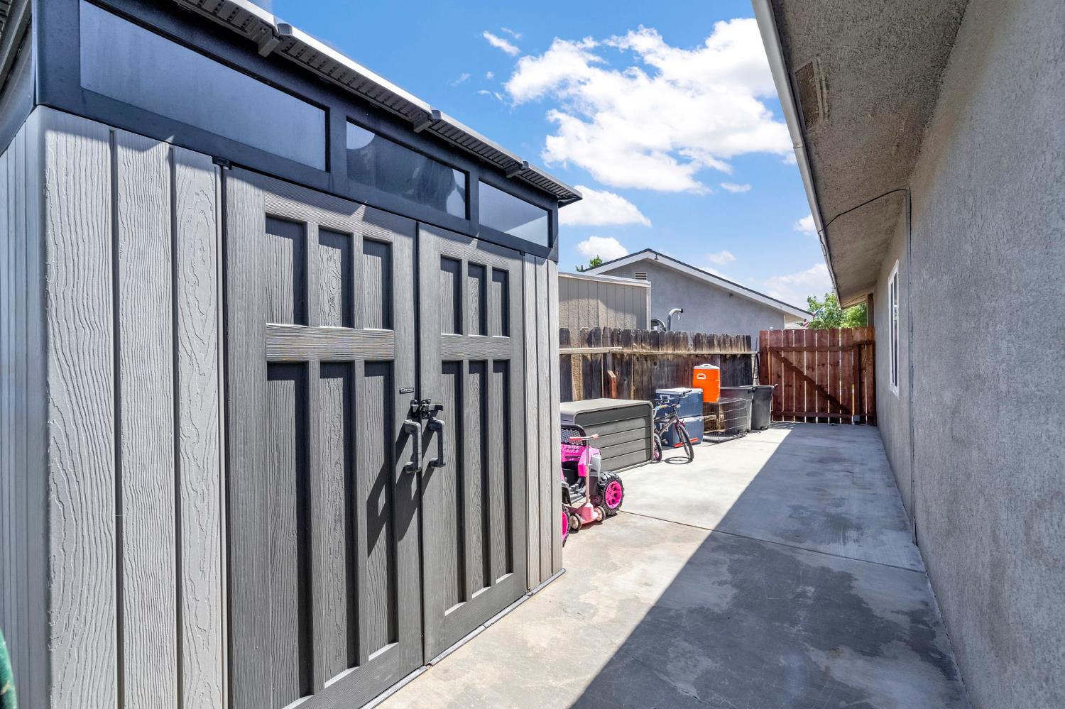 2123 S Winery Ave, Fresno, CA 93725