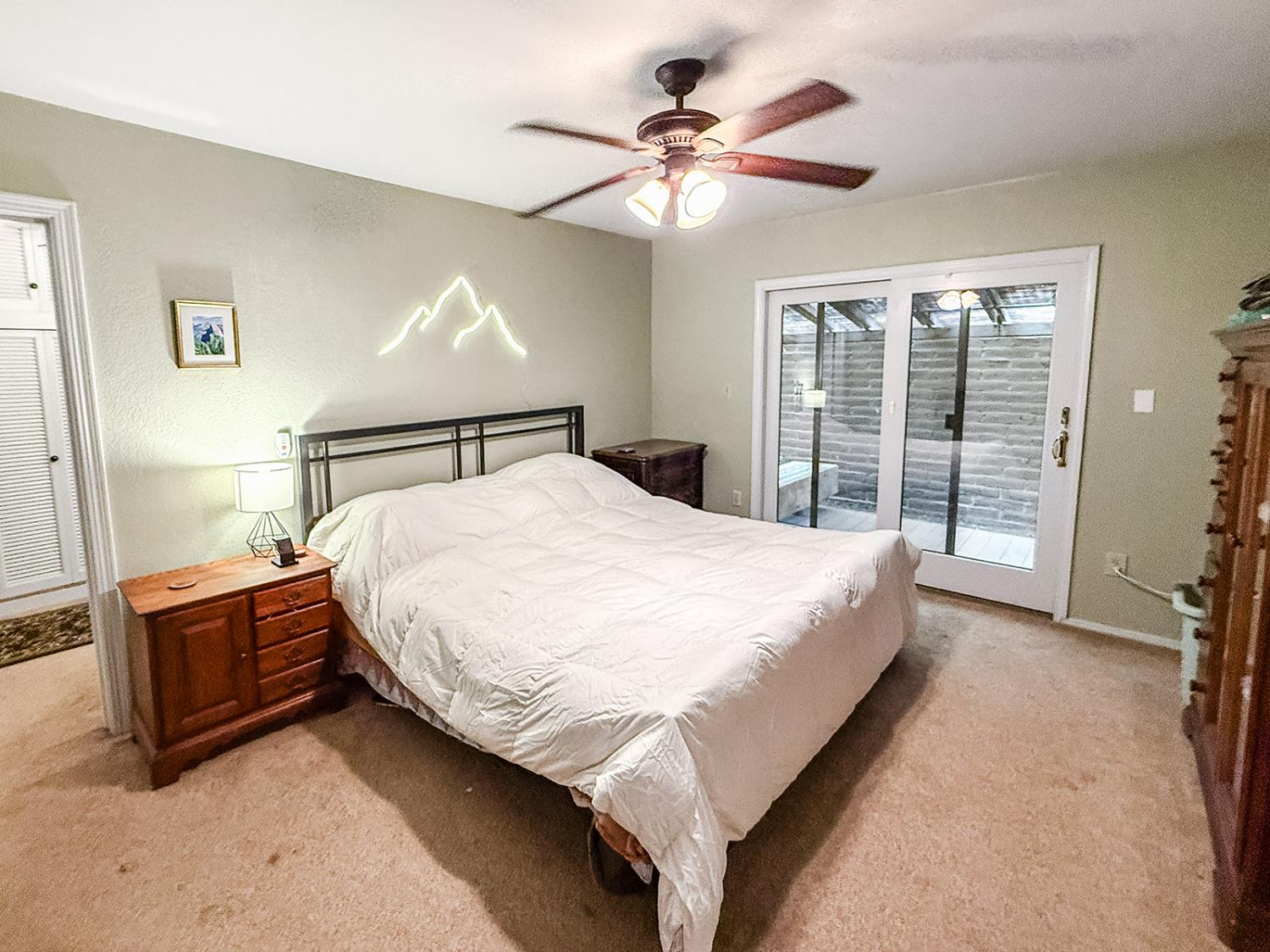 1647 W Wrenwood Ave, Fresno, CA 93711