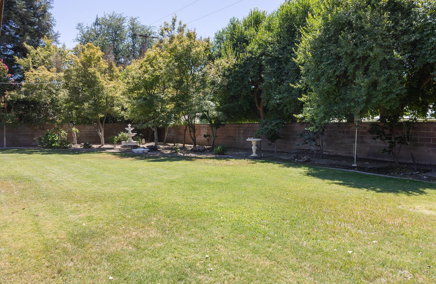 1647 W Wrenwood Ave, Fresno, CA 93711