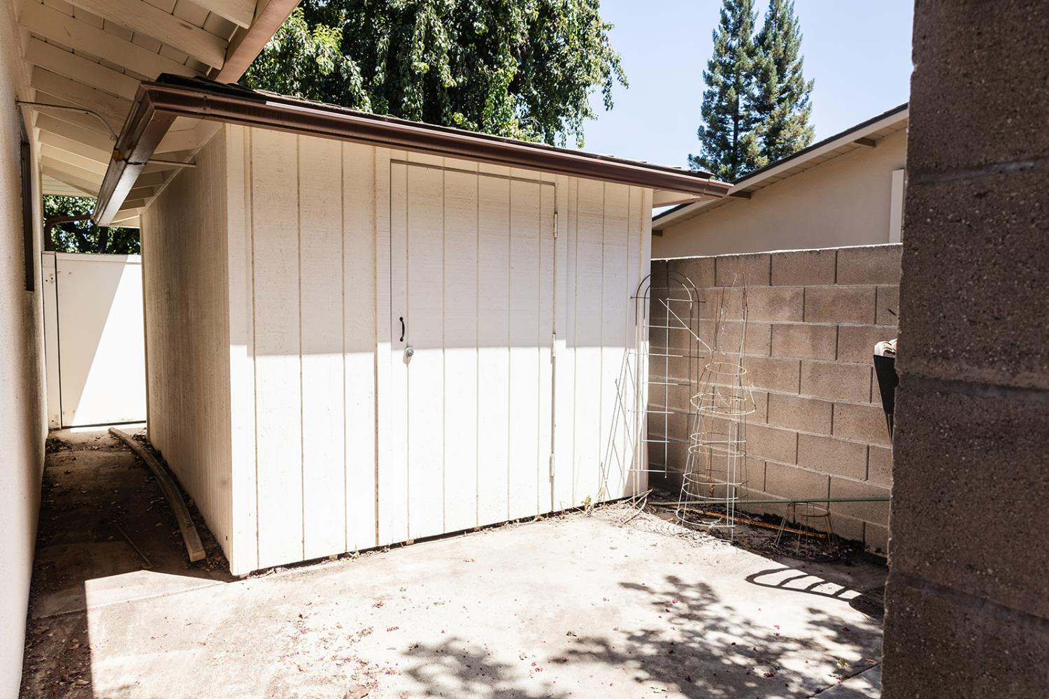 1647 W Wrenwood Ave, Fresno, CA 93711