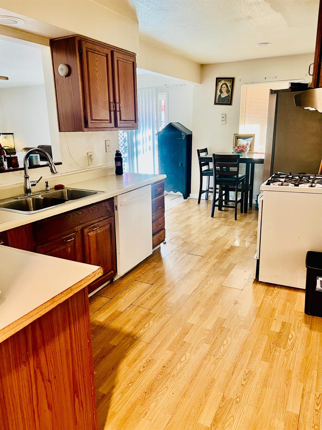 1416 Lomas Way, Sacramento, CA 95822