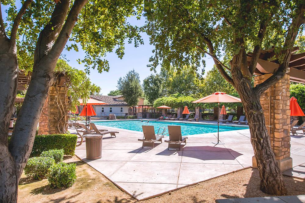 1587 N STRADA Way, Clovis, CA 93619