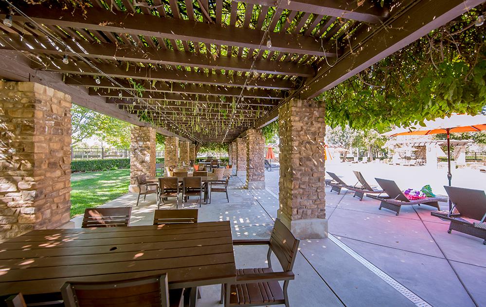 1587 N STRADA Way, Clovis, CA 93619