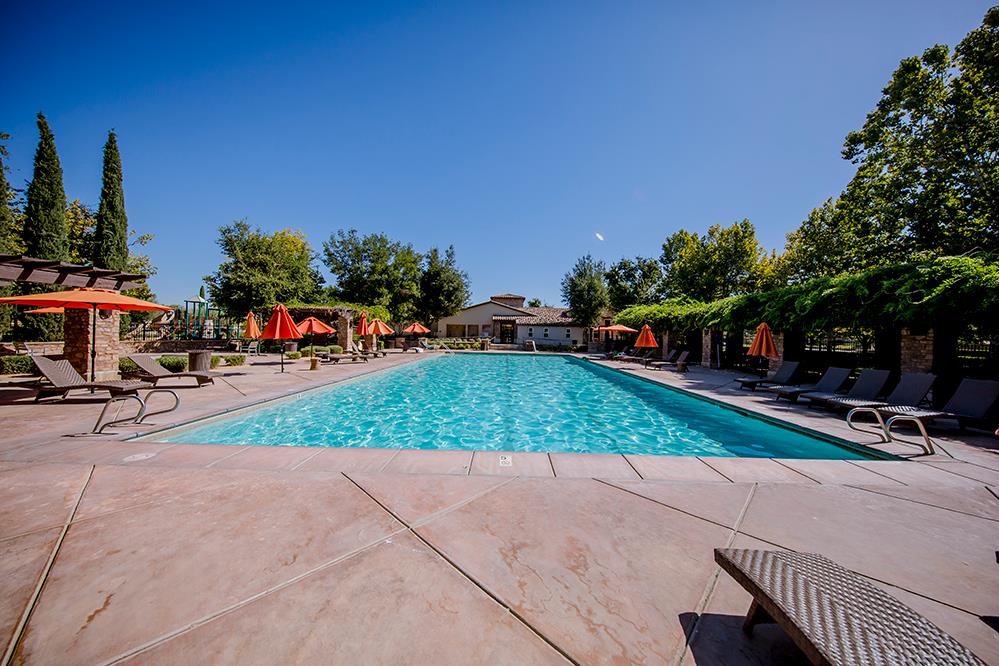 1587 N STRADA Way, Clovis, CA 93619