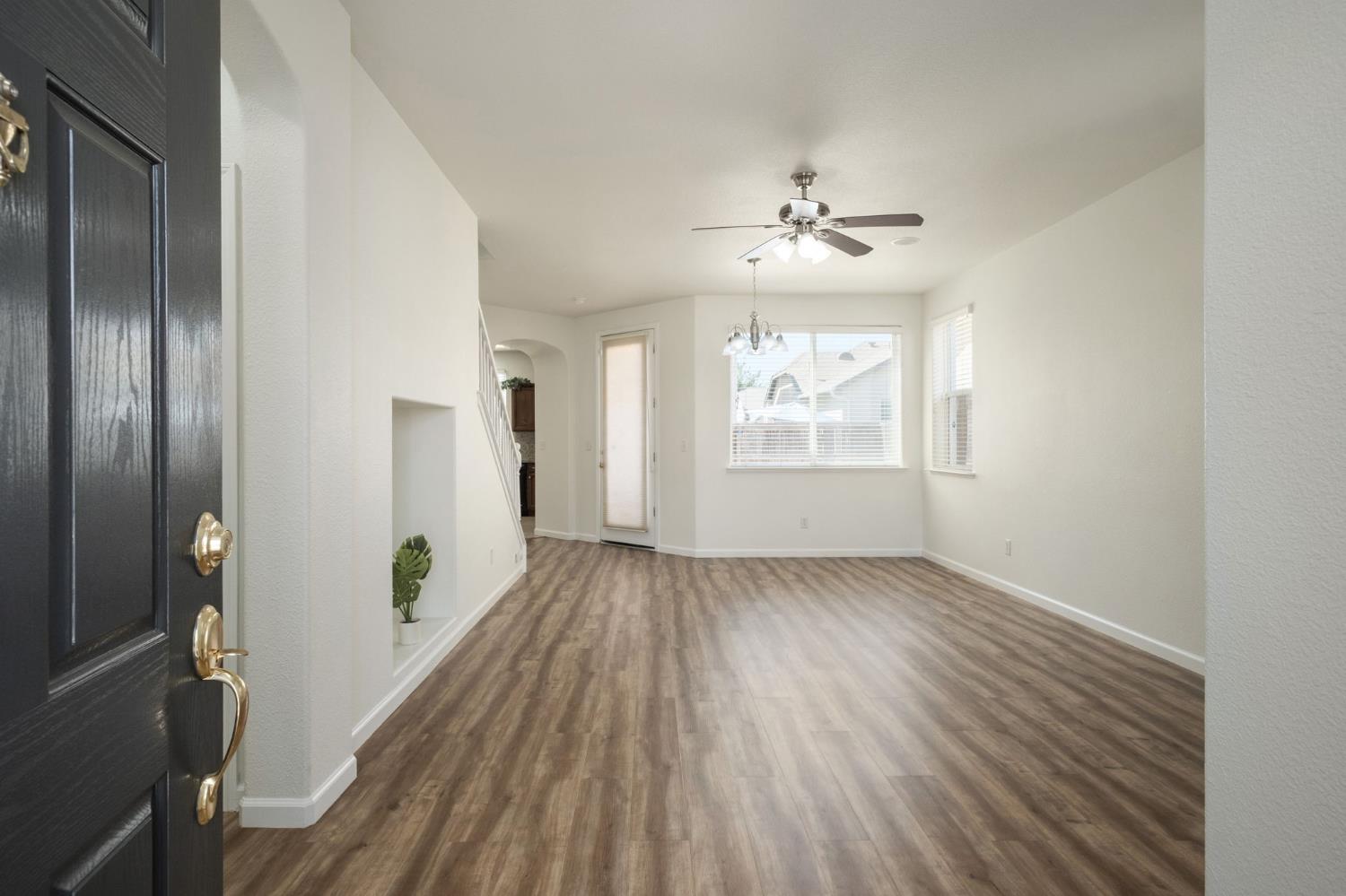 640 W Casanova Ln, Clovis, CA 93619