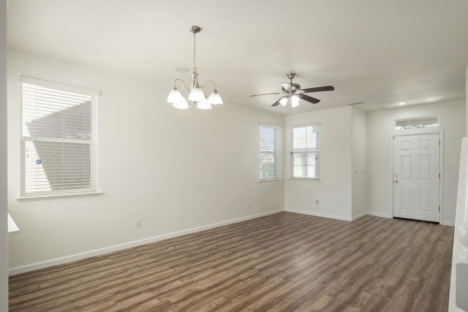 640 W Casanova Ln, Clovis, CA 93619