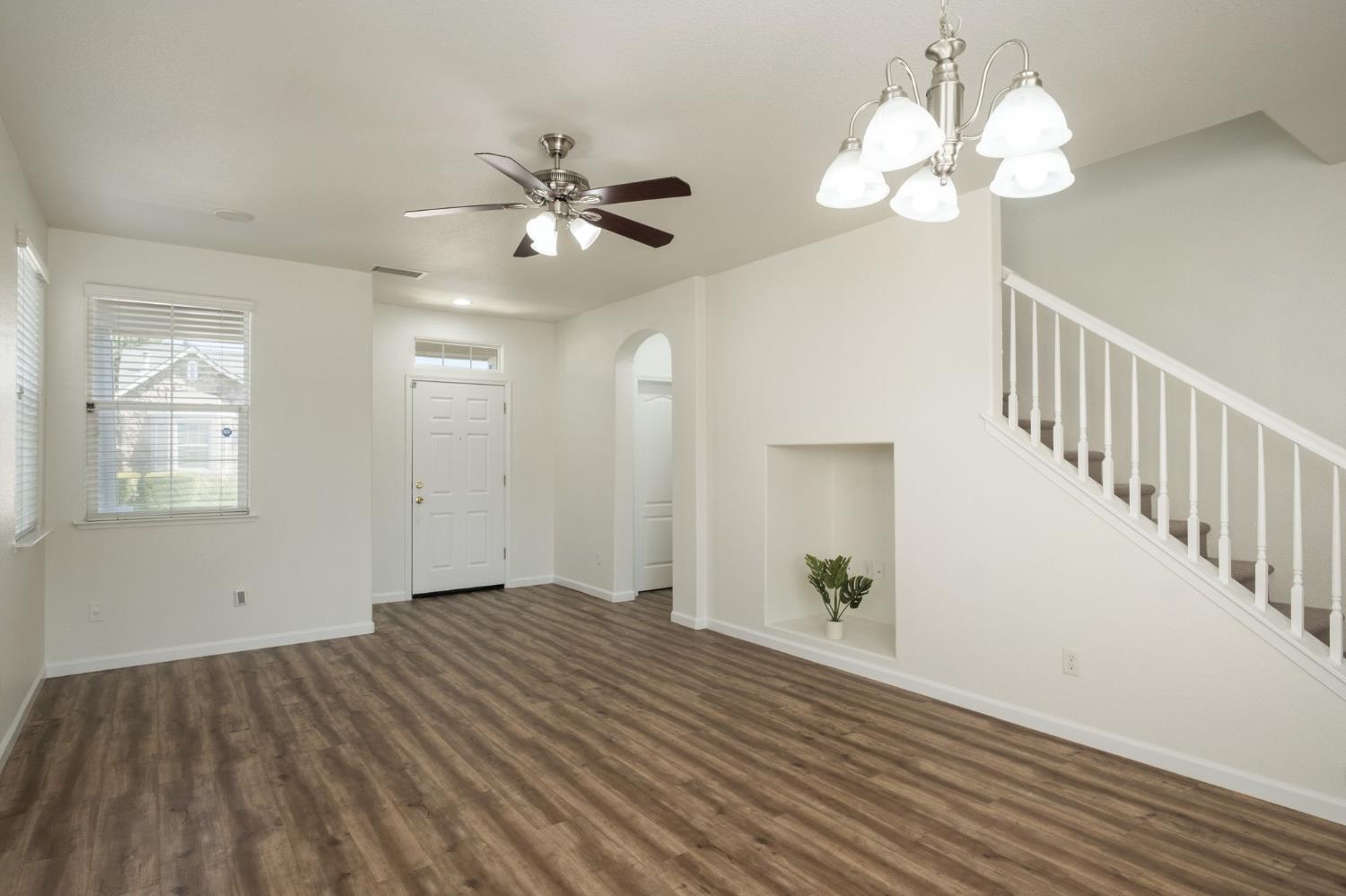 640 W Casanova Ln, Clovis, CA 93619