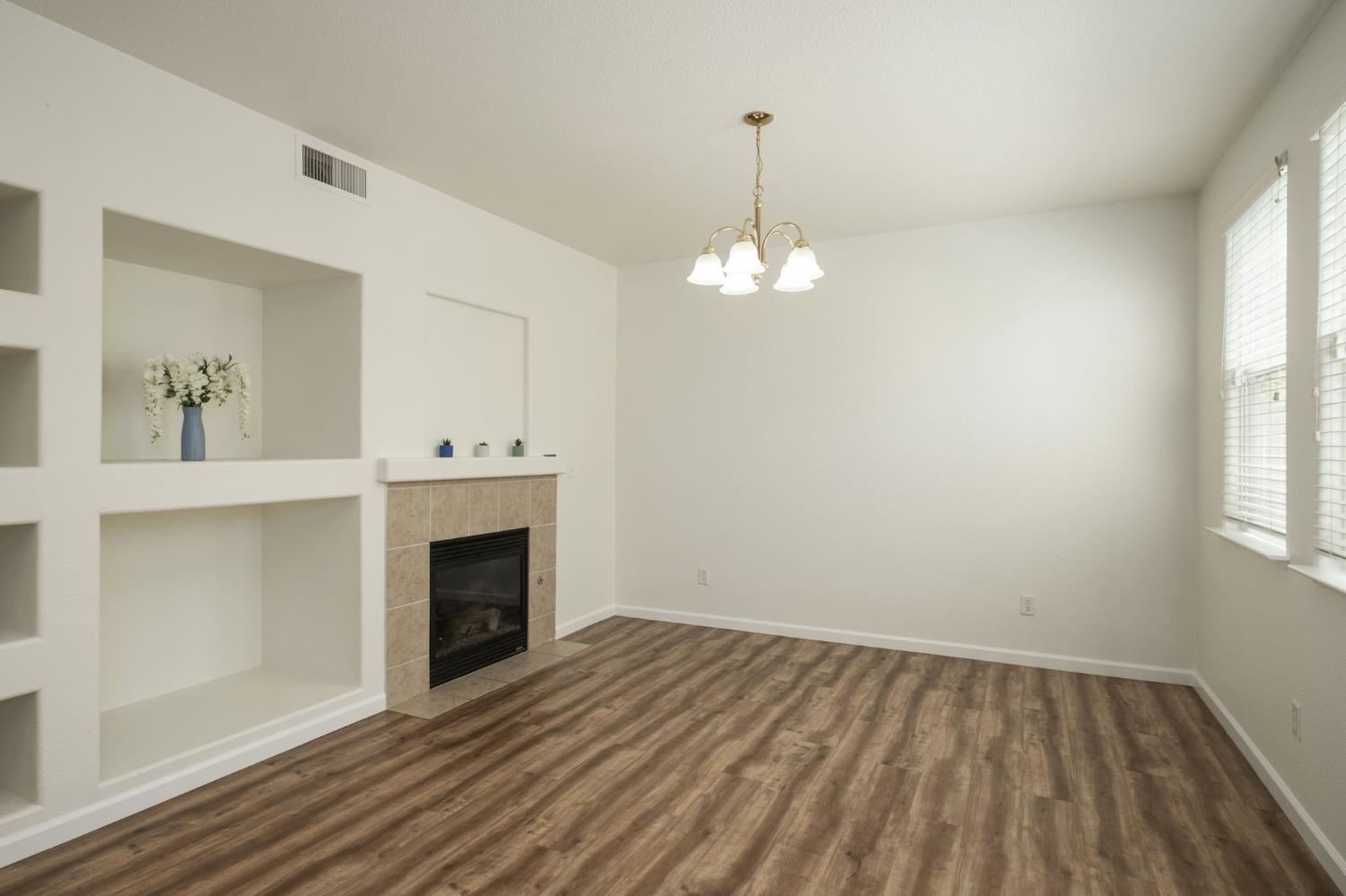 640 W Casanova Ln, Clovis, CA 93619