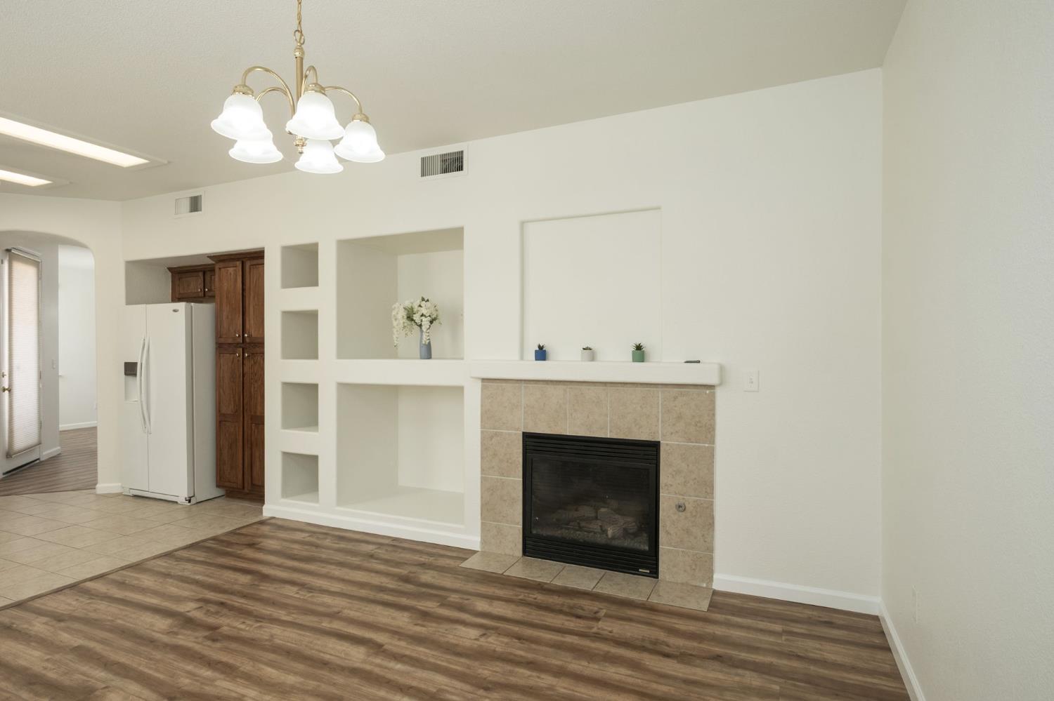 640 W Casanova Ln, Clovis, CA 93619