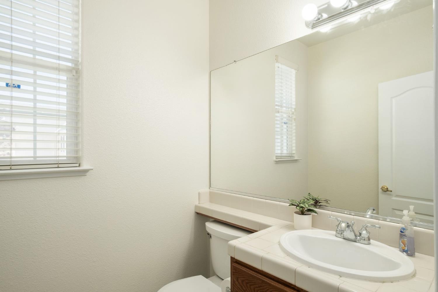 640 W Casanova Ln, Clovis, CA 93619