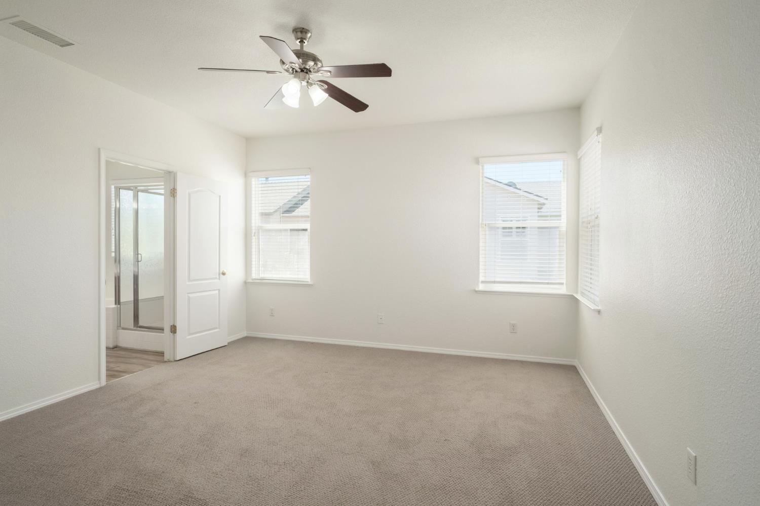 640 W Casanova Ln, Clovis, CA 93619