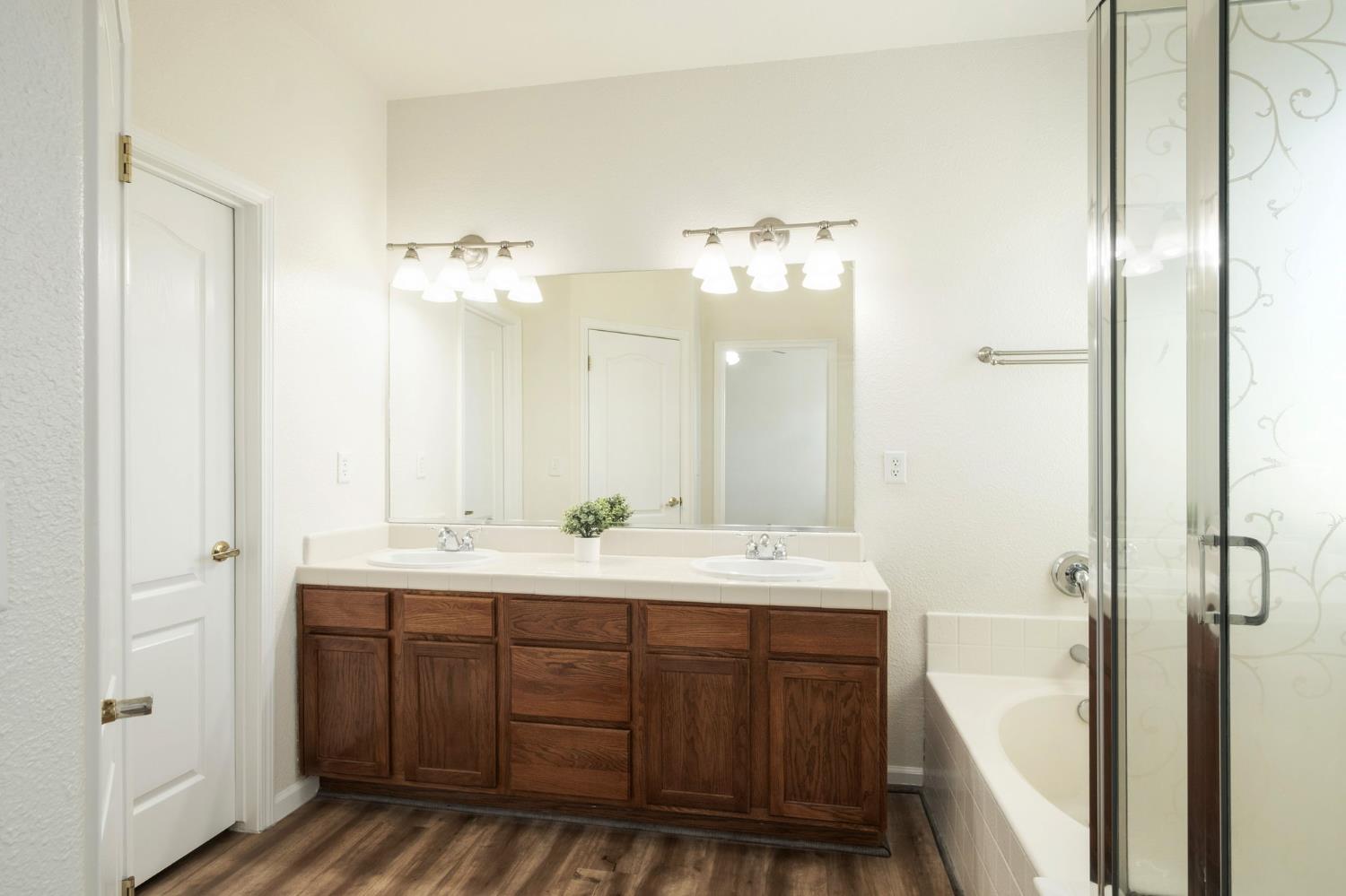 640 W Casanova Ln, Clovis, CA 93619