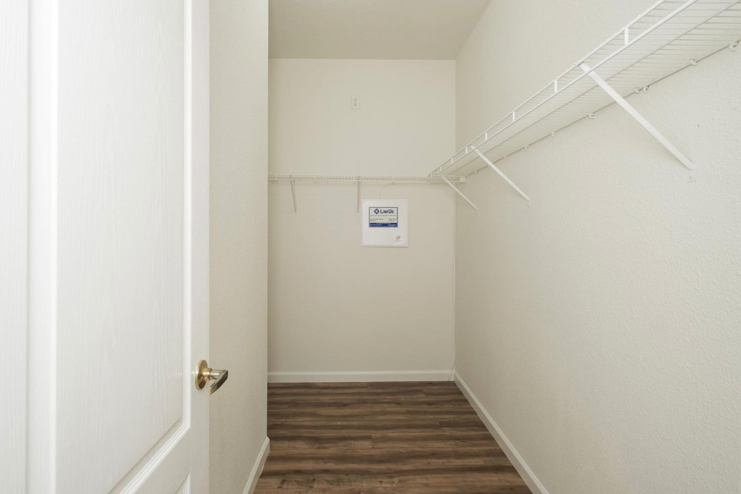 640 W Casanova Ln, Clovis, CA 93619