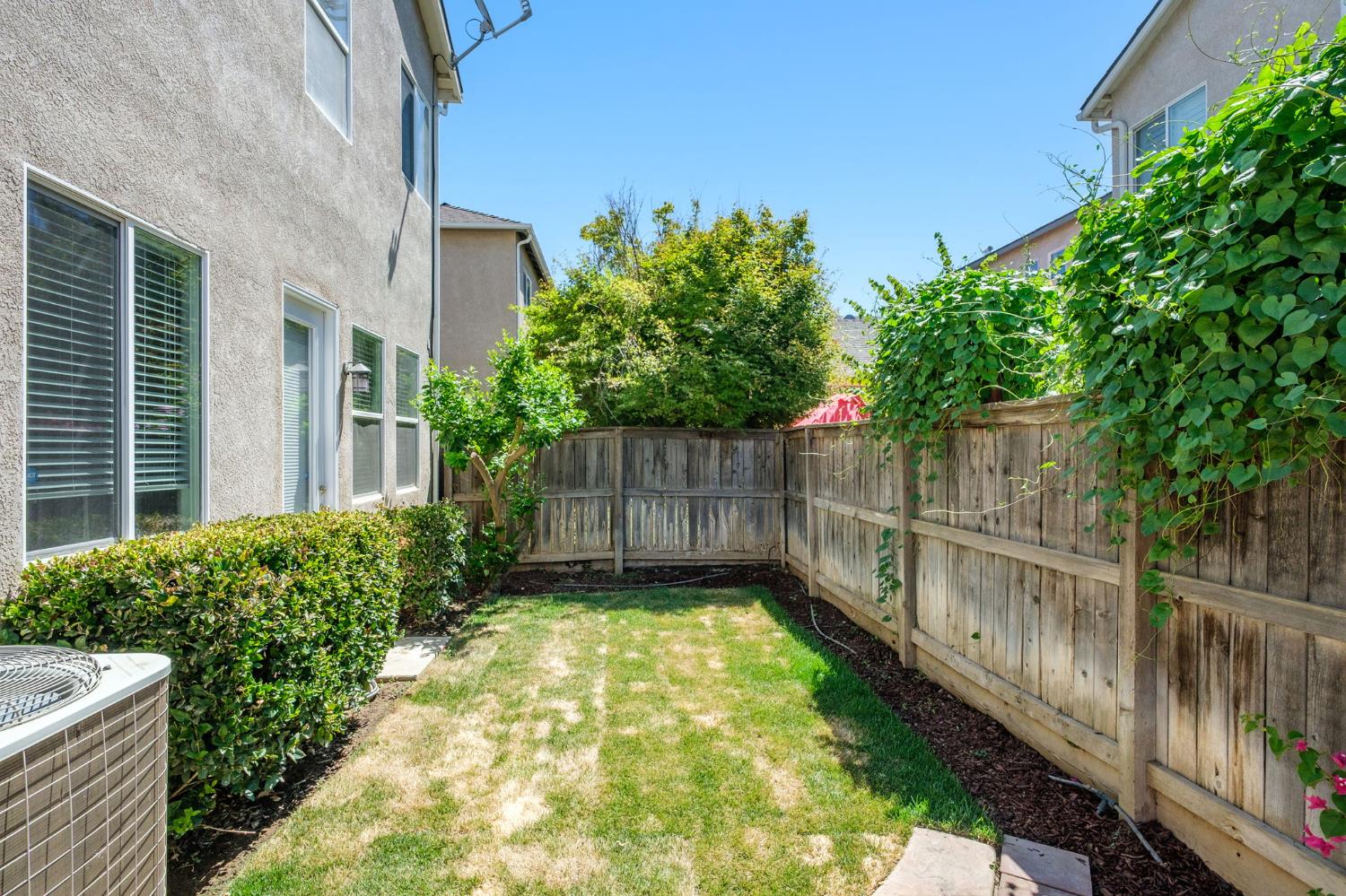 640 W Casanova Ln, Clovis, CA 93619