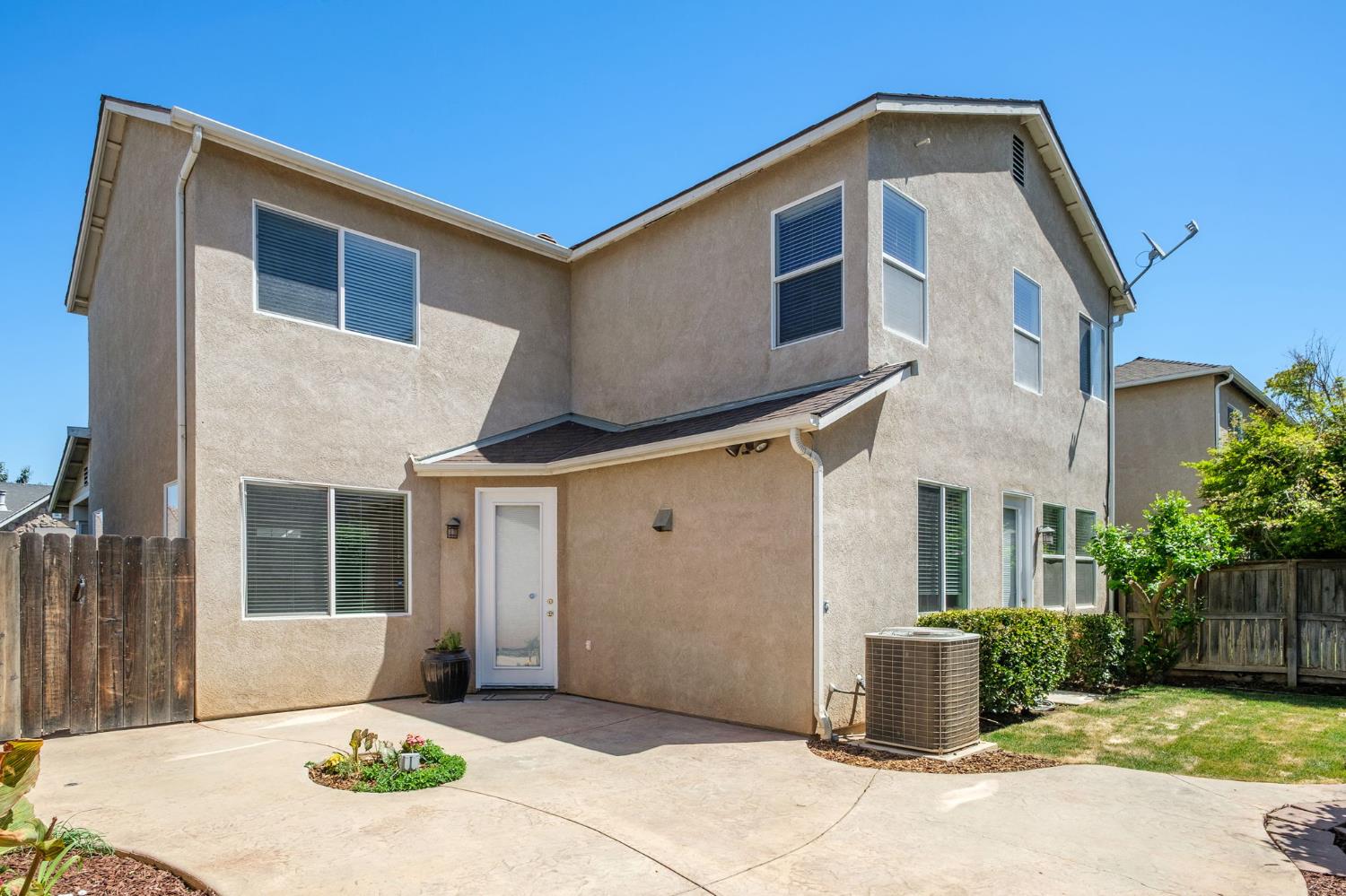 640 W Casanova Ln, Clovis, CA 93619