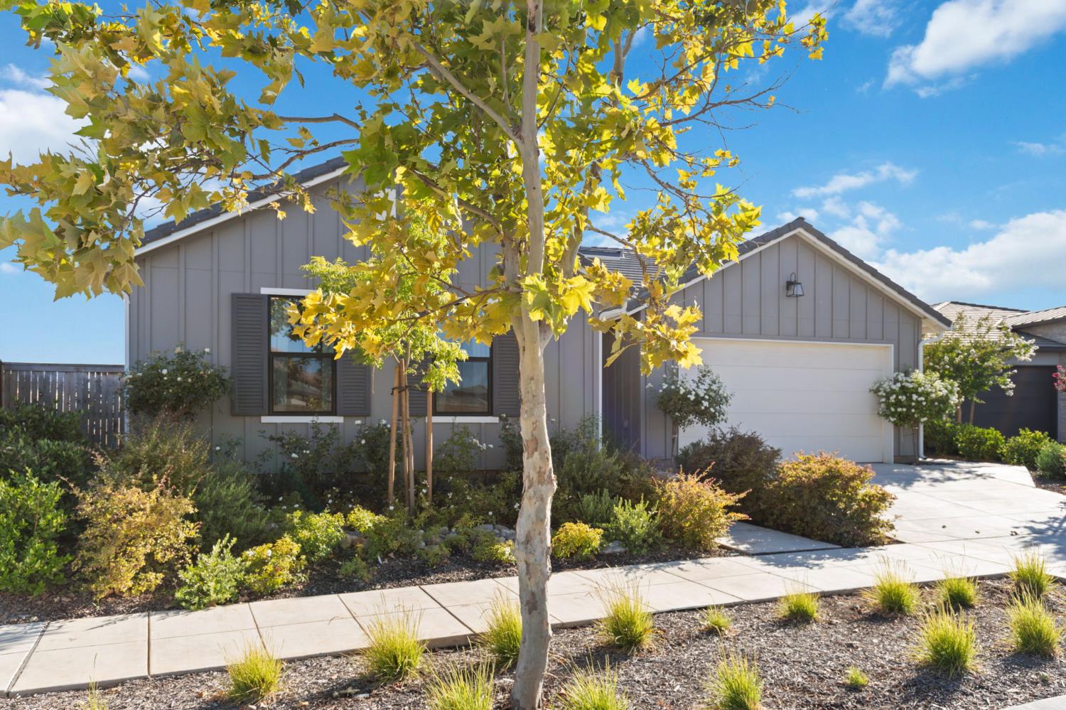 1022 Moonrise Way, Madera, CA 93636