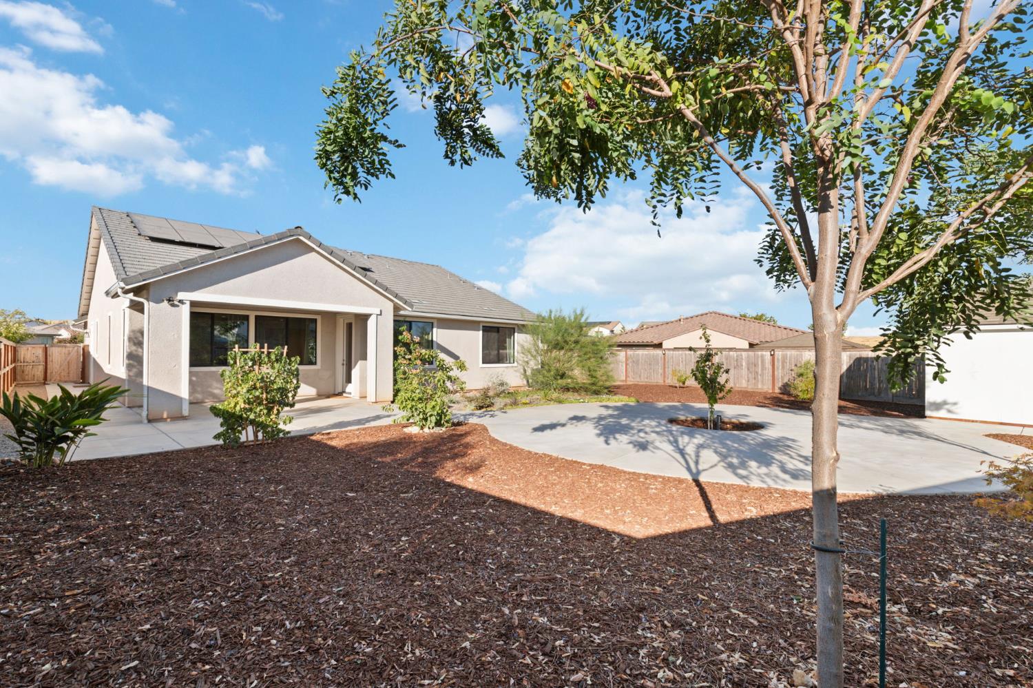 1022 Moonrise Way, Madera, CA 93636