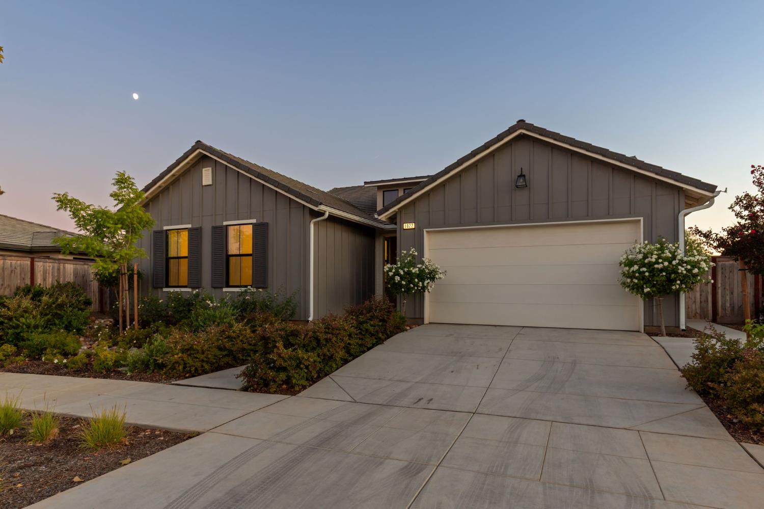 1022 Moonrise Way, Madera, CA 93636