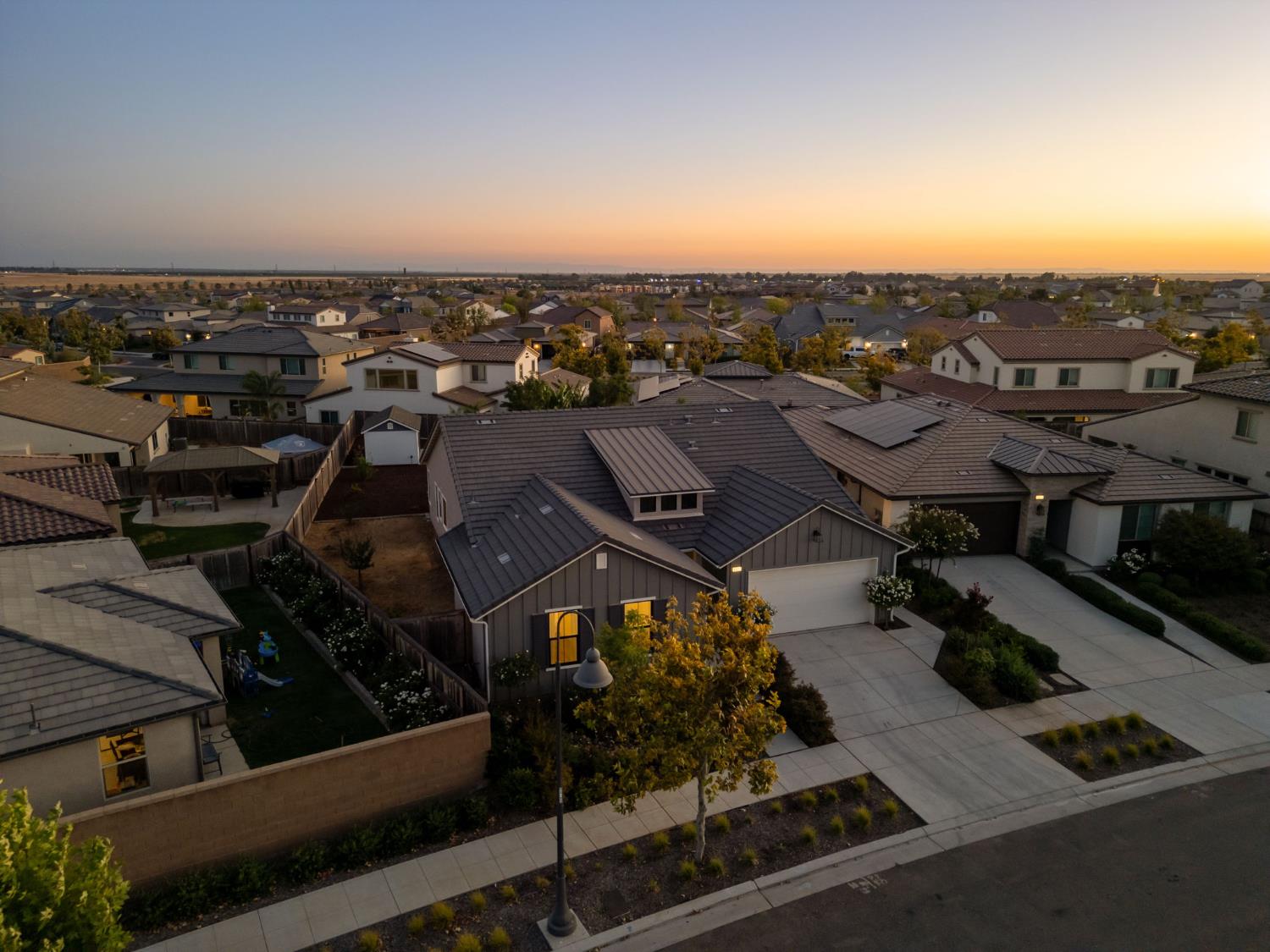 1022 Moonrise Way, Madera, CA 93636