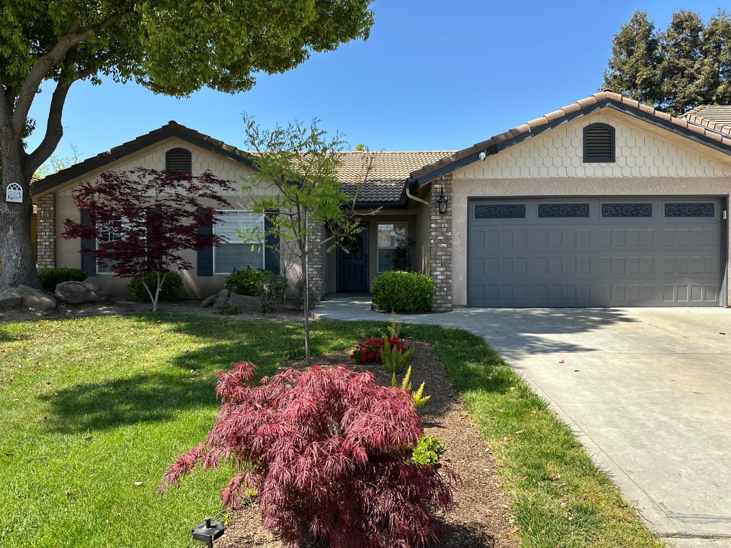 448 S Creek Dr, Madera, CA 93637