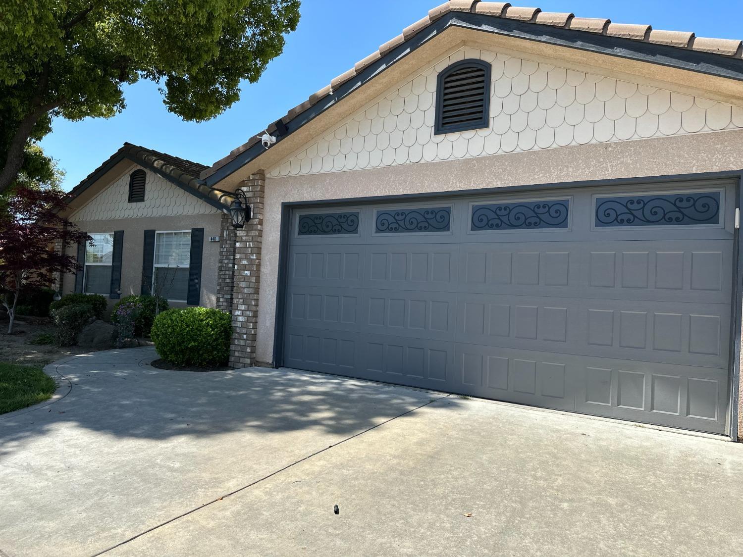 448 S Creek Dr, Madera, CA 93637