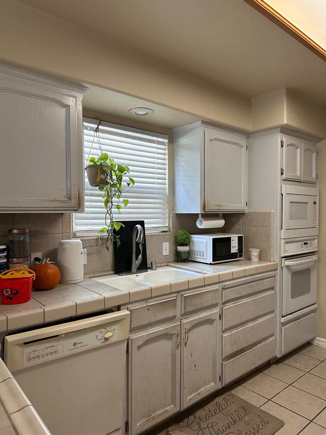 448 S Creek Dr, Madera, CA 93637