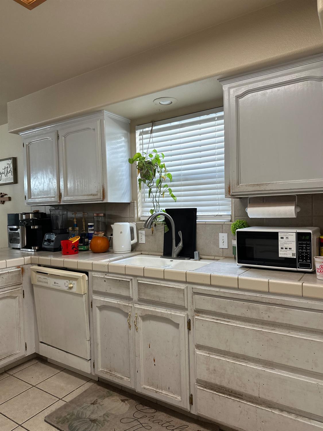 448 S Creek Dr, Madera, CA 93637