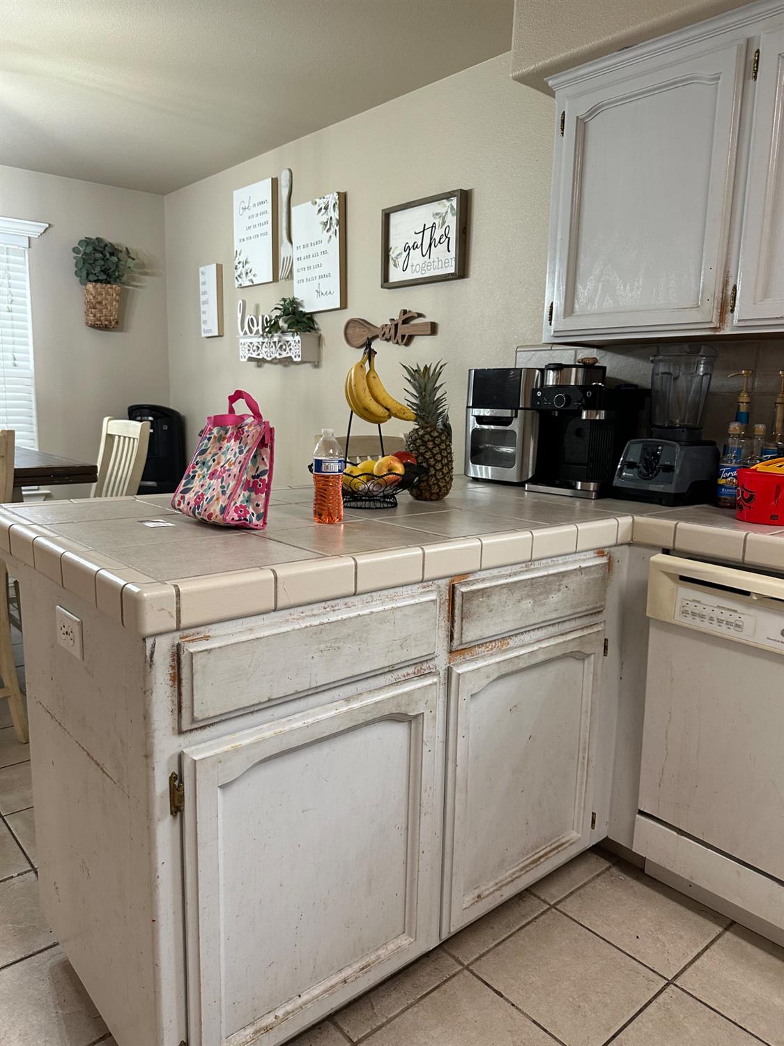 448 S Creek Dr, Madera, CA 93637