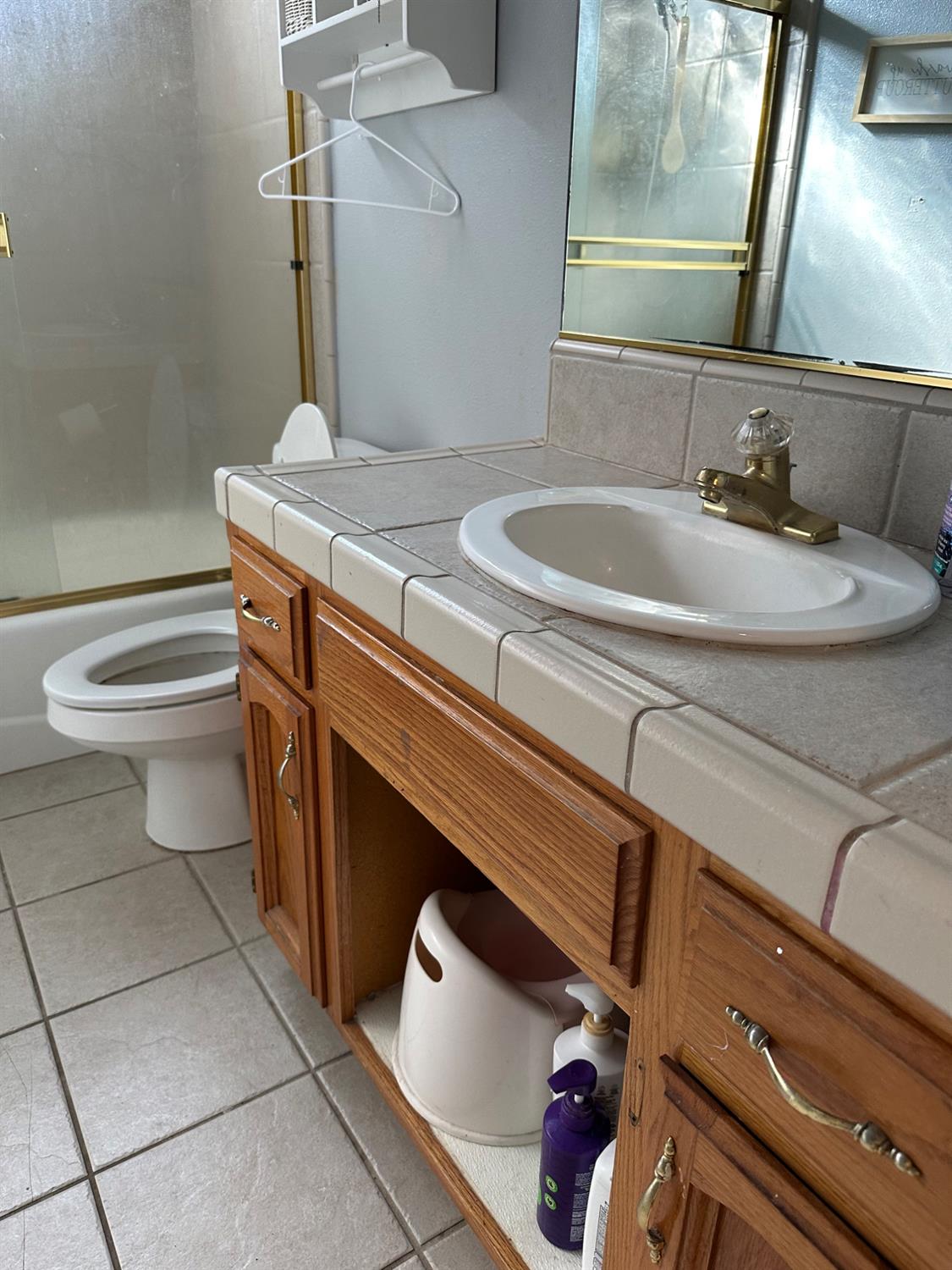 448 S Creek Dr, Madera, CA 93637