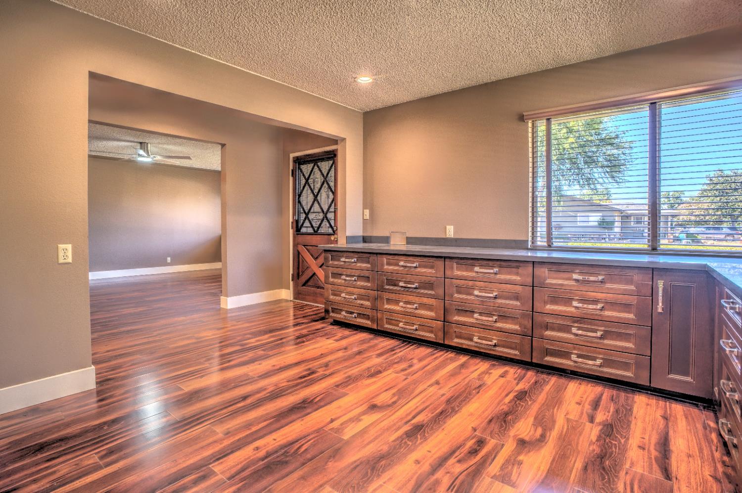 709 W Alamos Ave, Fresno, CA 93705