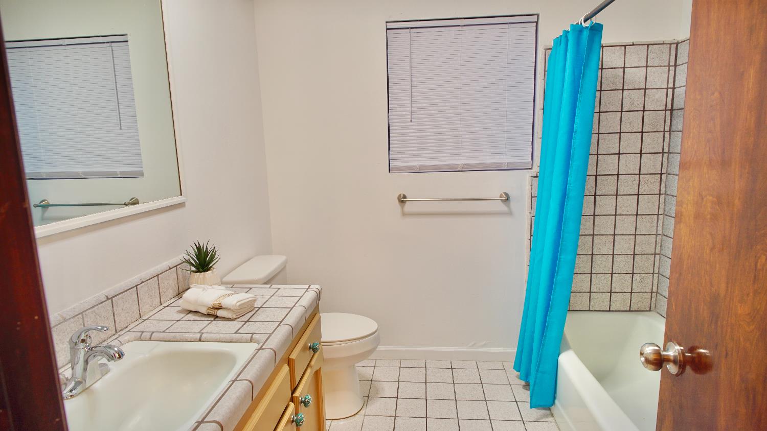 4694 W Shields Ave, Fresno, CA 93722