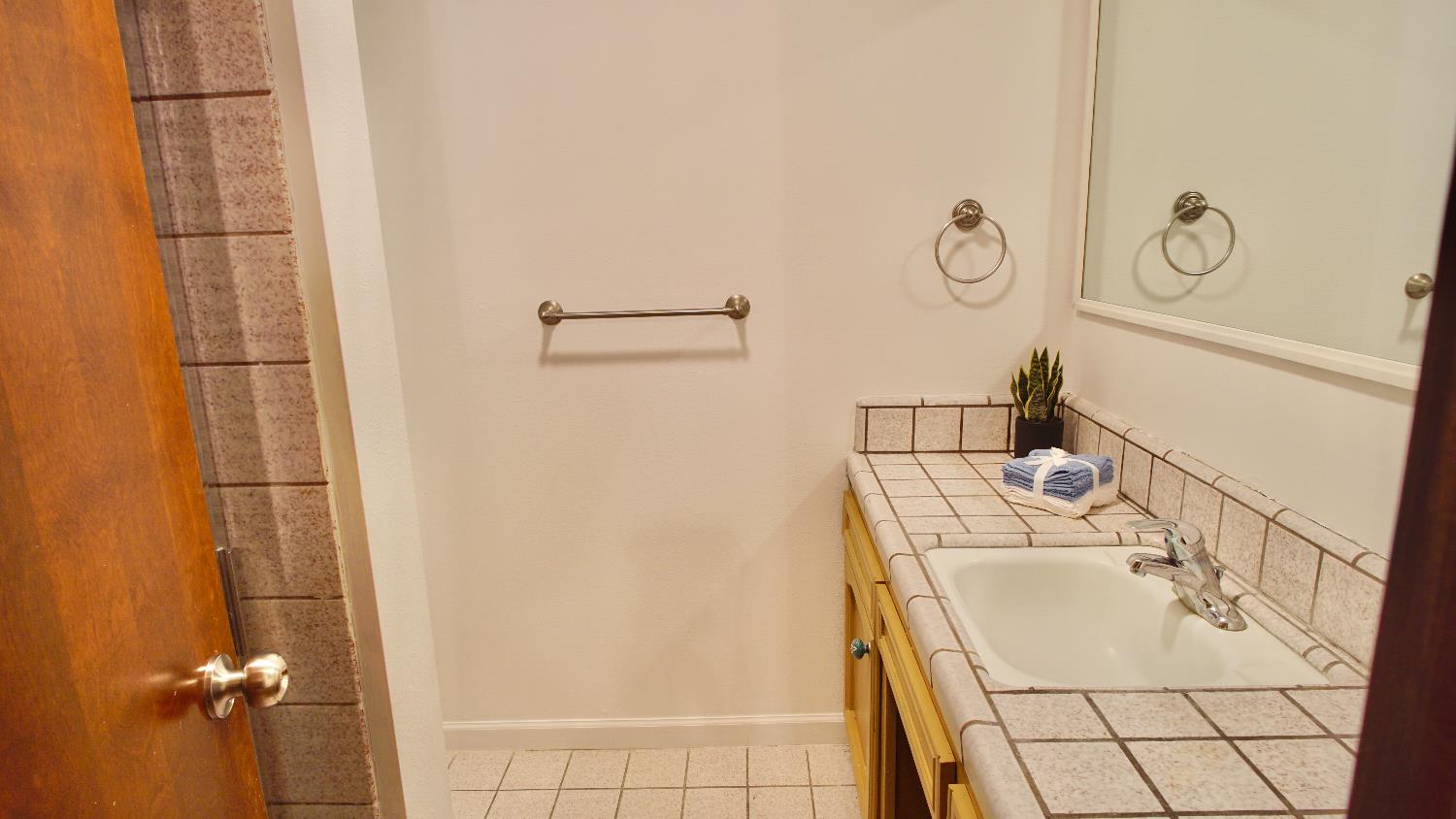 4694 W Shields Ave, Fresno, CA 93722