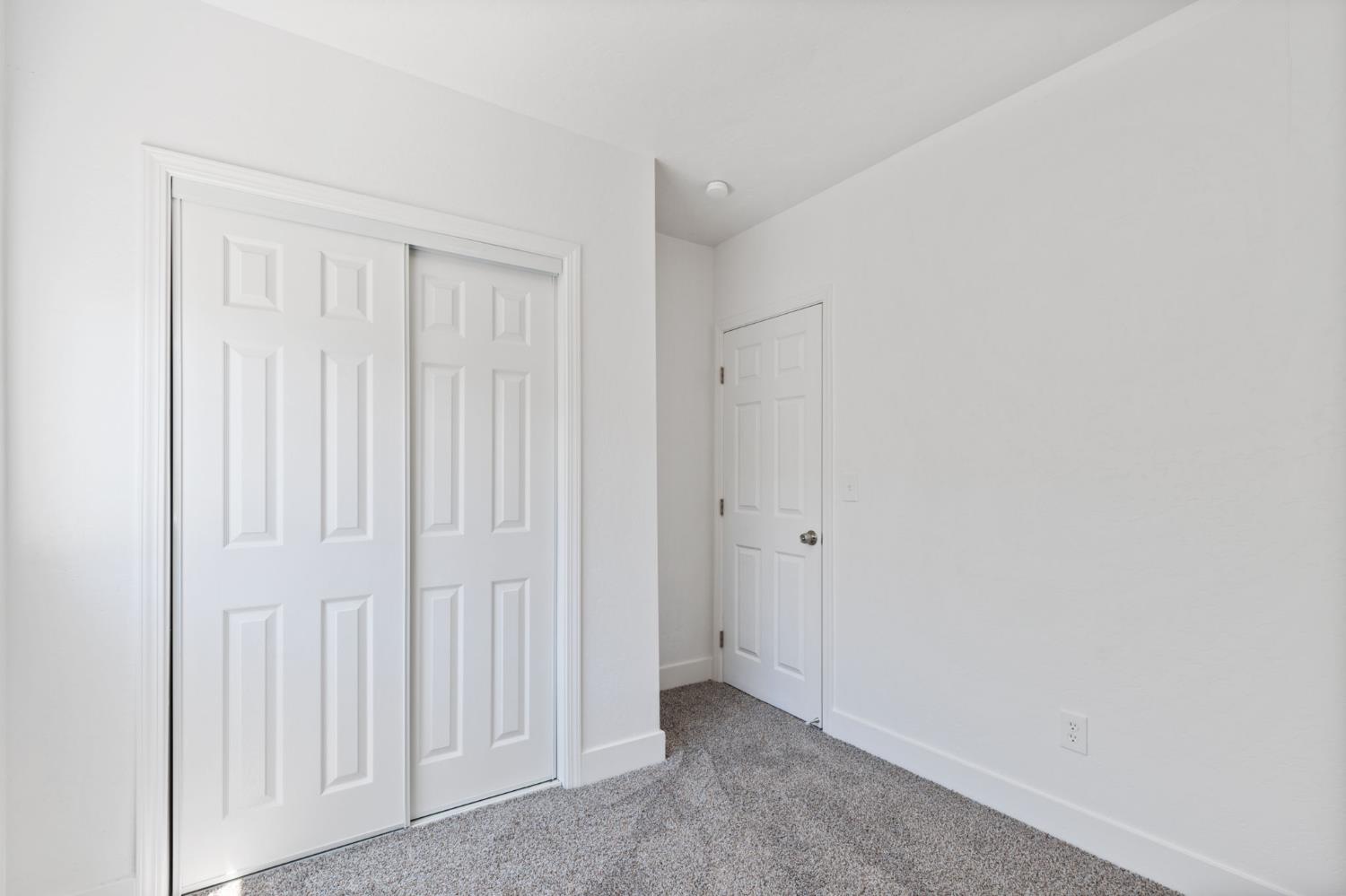 575 S 8th St, Kerman, CA 93630