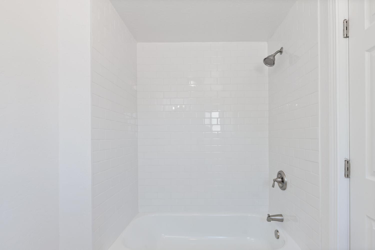 575 S 8th St, Kerman, CA 93630