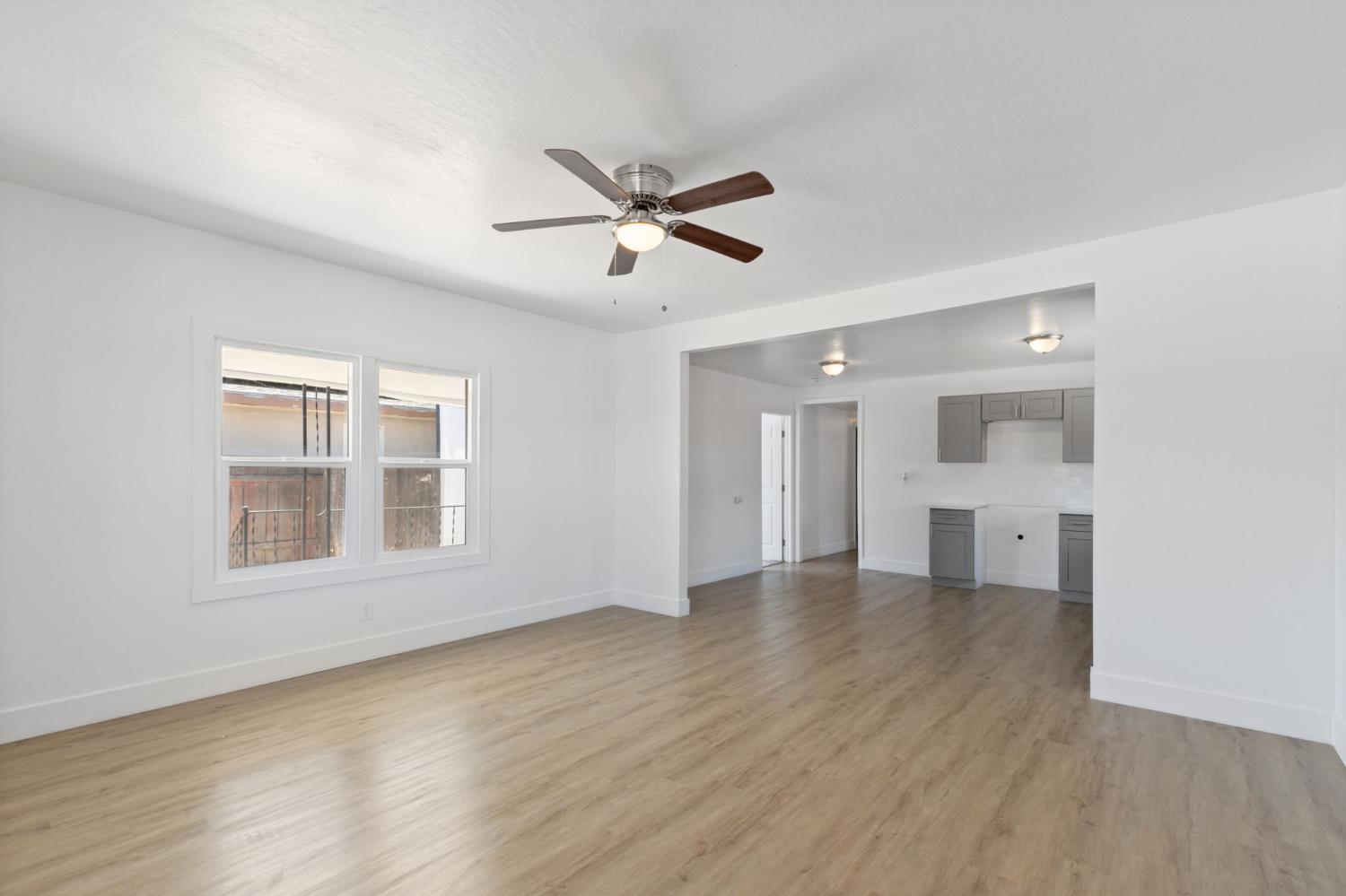 575 S 8th St, Kerman, CA 93630