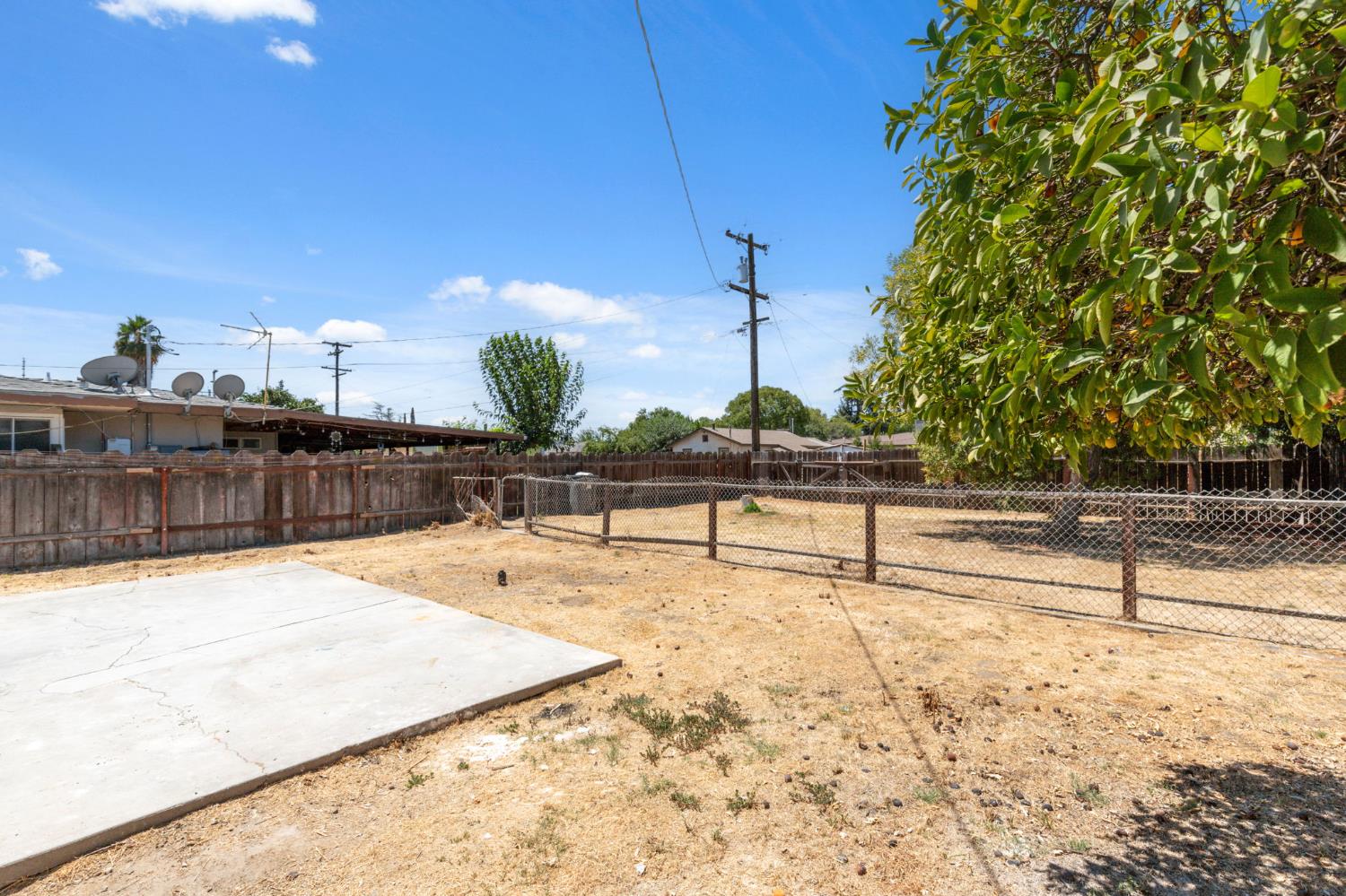 575 S 8th St, Kerman, CA 93630