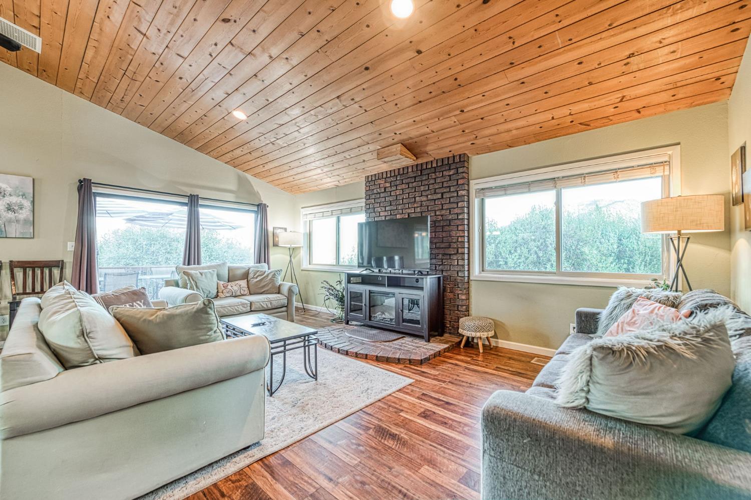 46688 Eastwood Dr N, Oakhurst, CA 93644