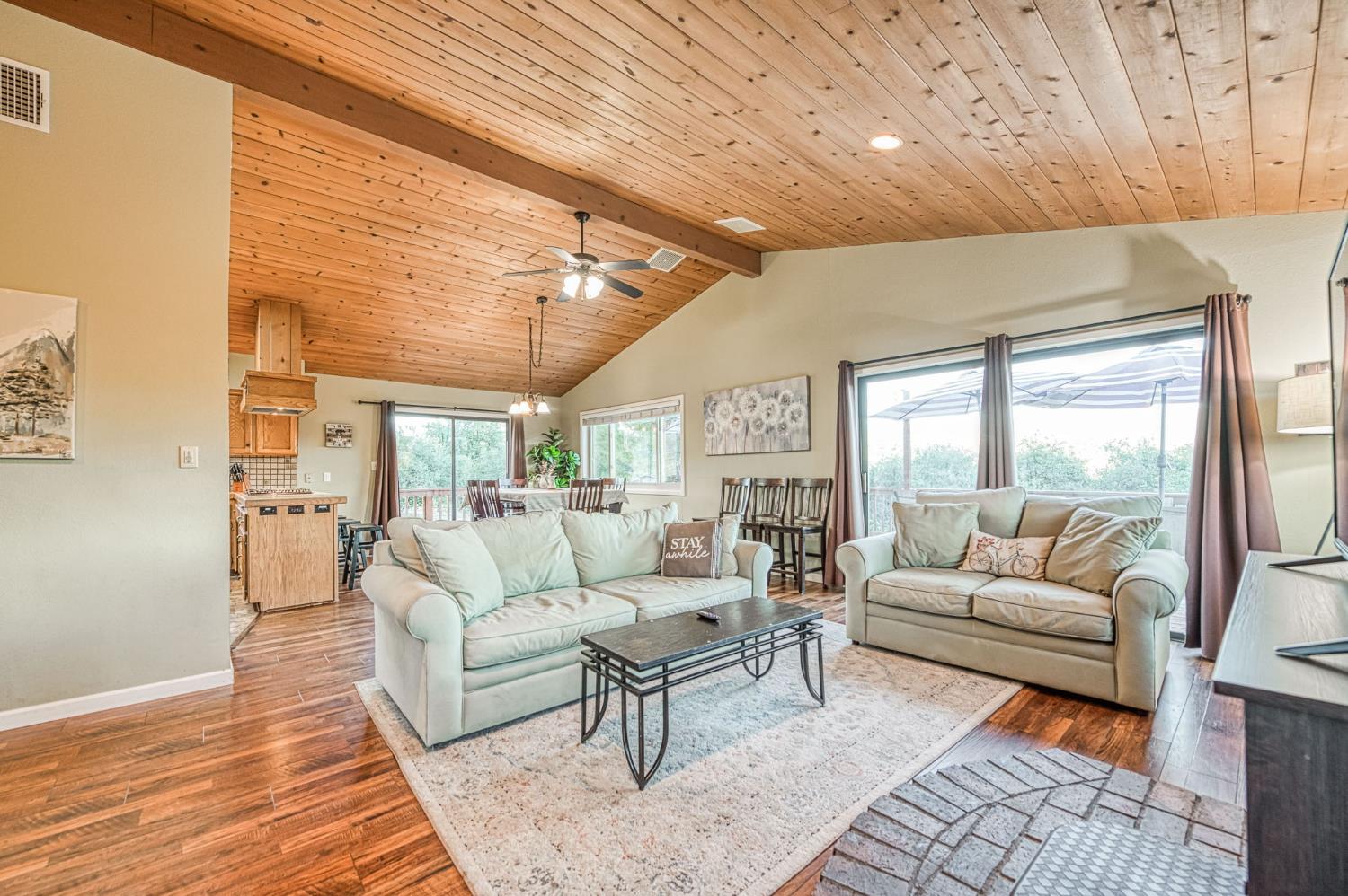 46688 Eastwood Dr N, Oakhurst, CA 93644