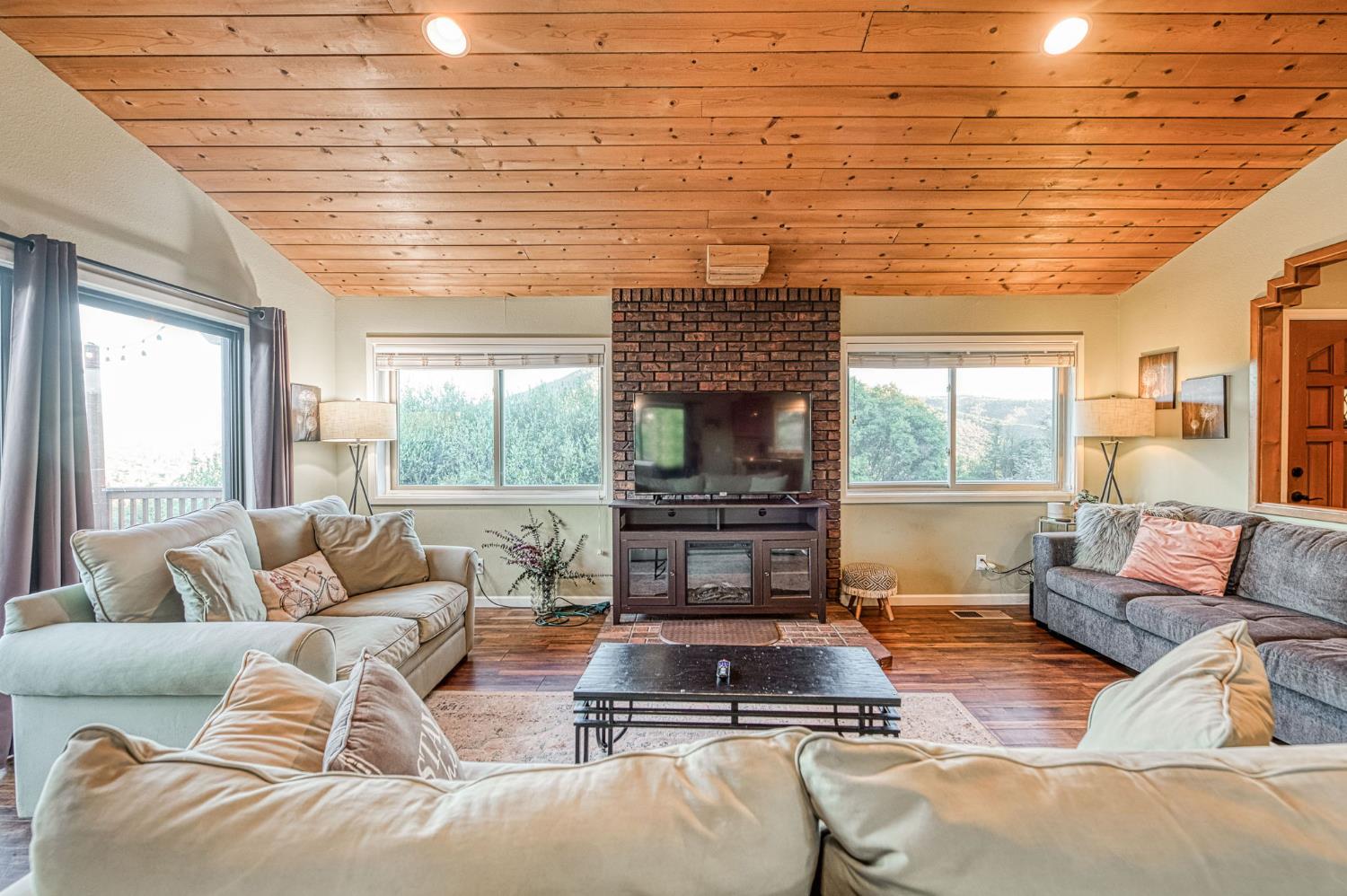 46688 Eastwood Dr N, Oakhurst, CA 93644