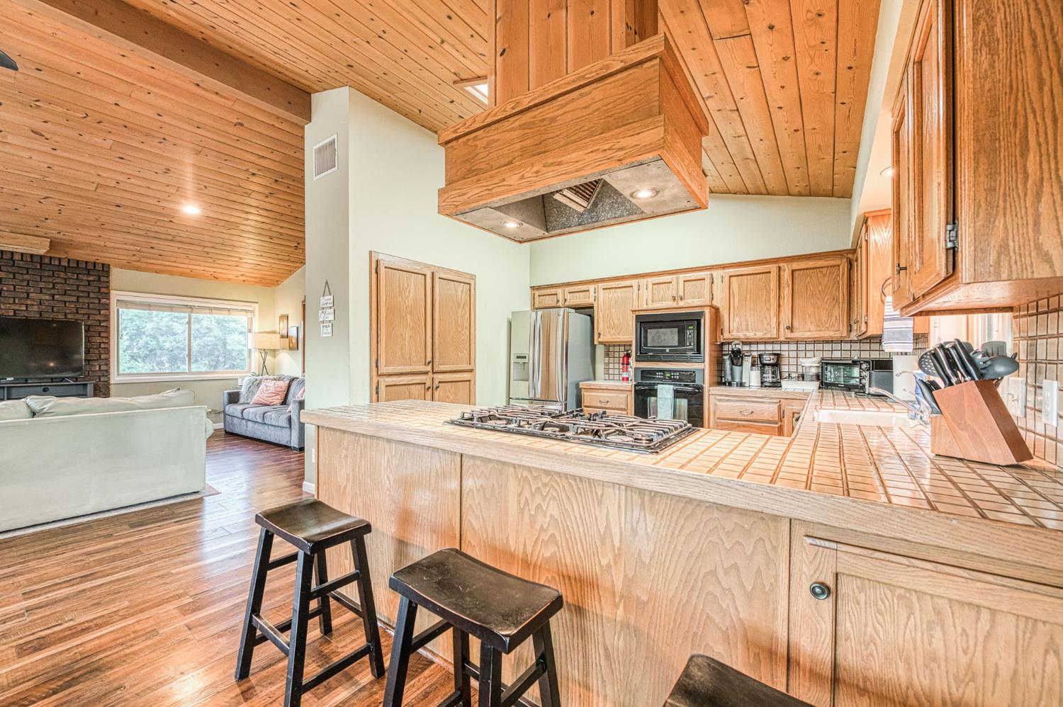 46688 Eastwood Dr N, Oakhurst, CA 93644