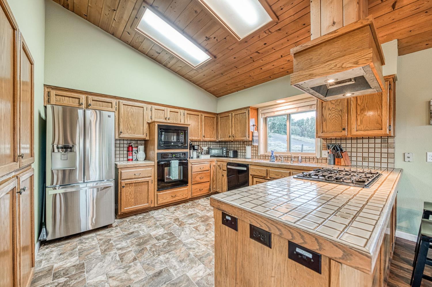 46688 Eastwood Dr N, Oakhurst, CA 93644