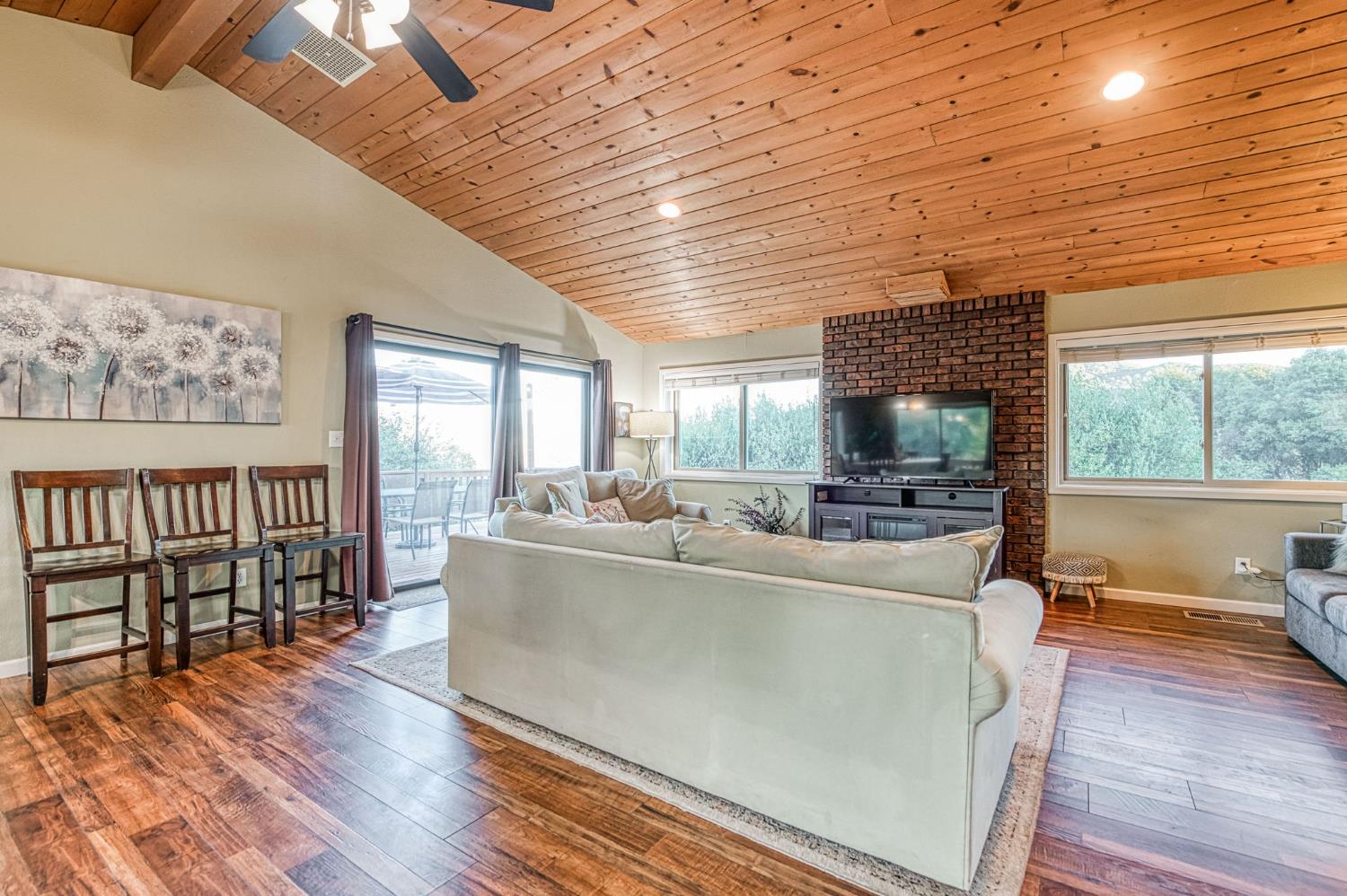 46688 Eastwood Dr N, Oakhurst, CA 93644